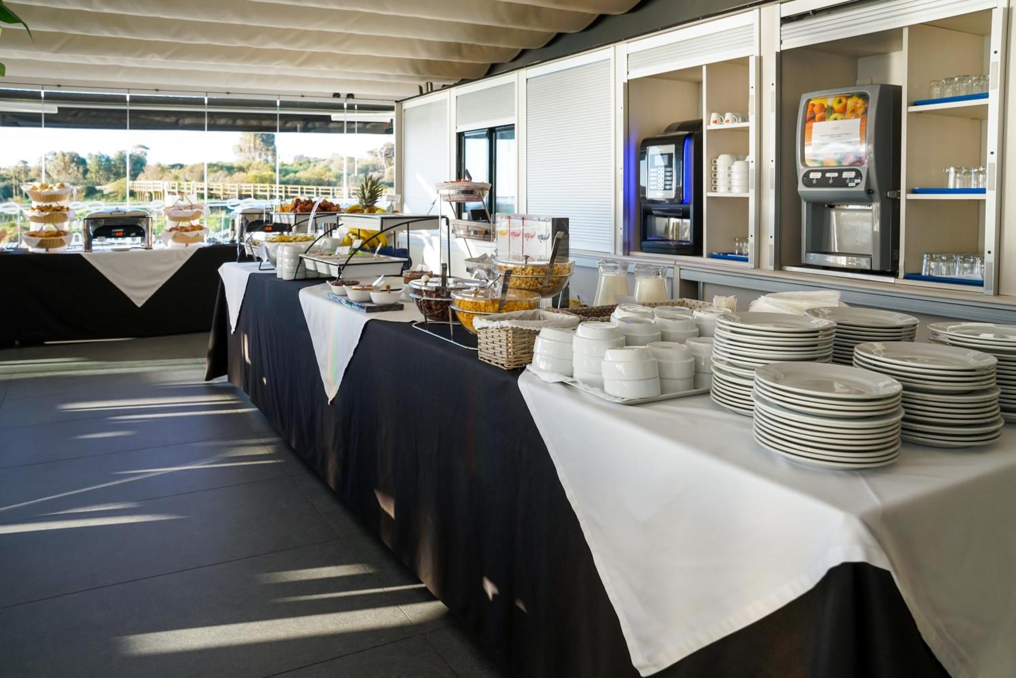 Carvi Beach Hotel Lagos Exterior photo